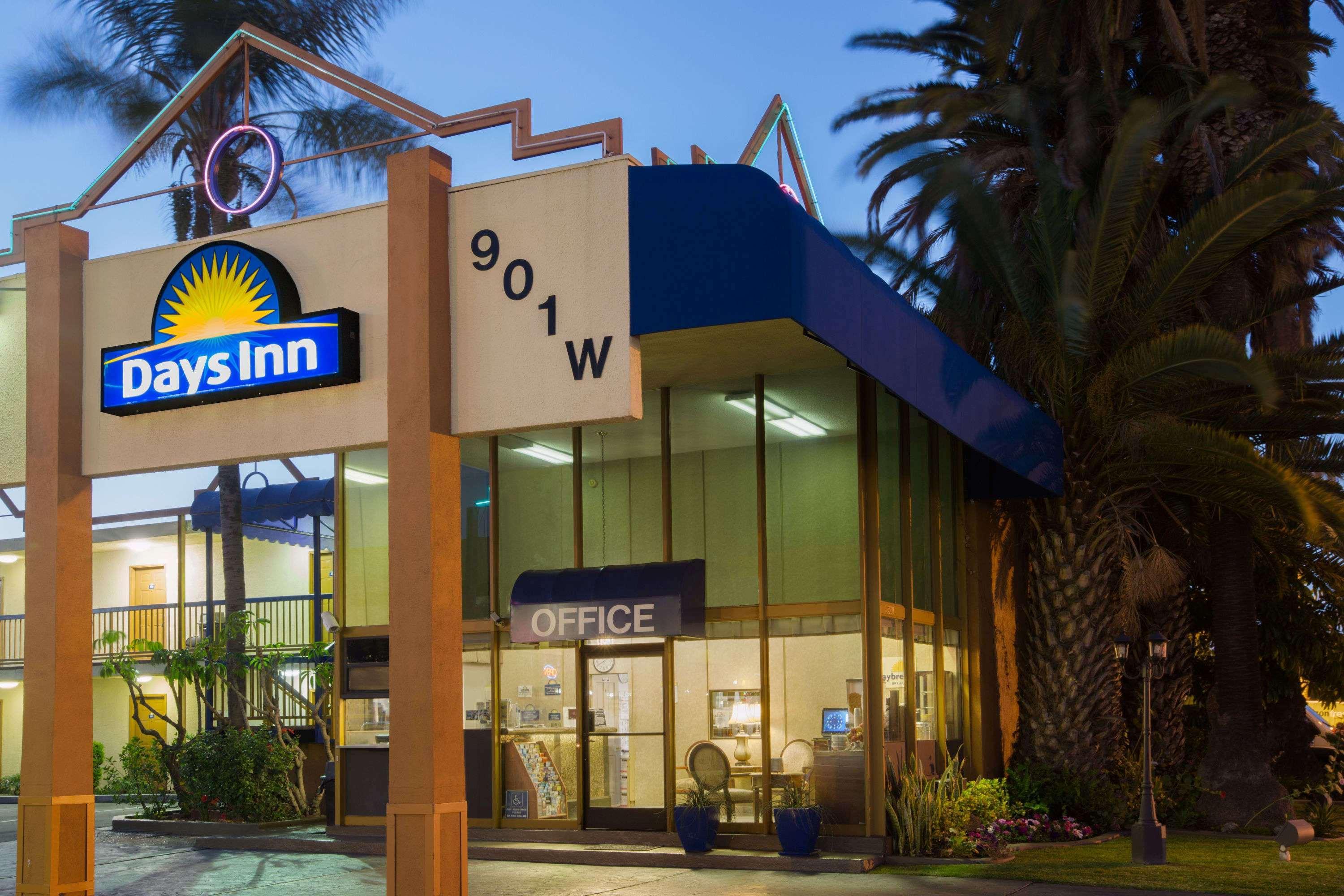 Days Inn By Wyndham Los Angeles Lax/Venicebch/Marina Delray Инглвуд Экстерьер фото