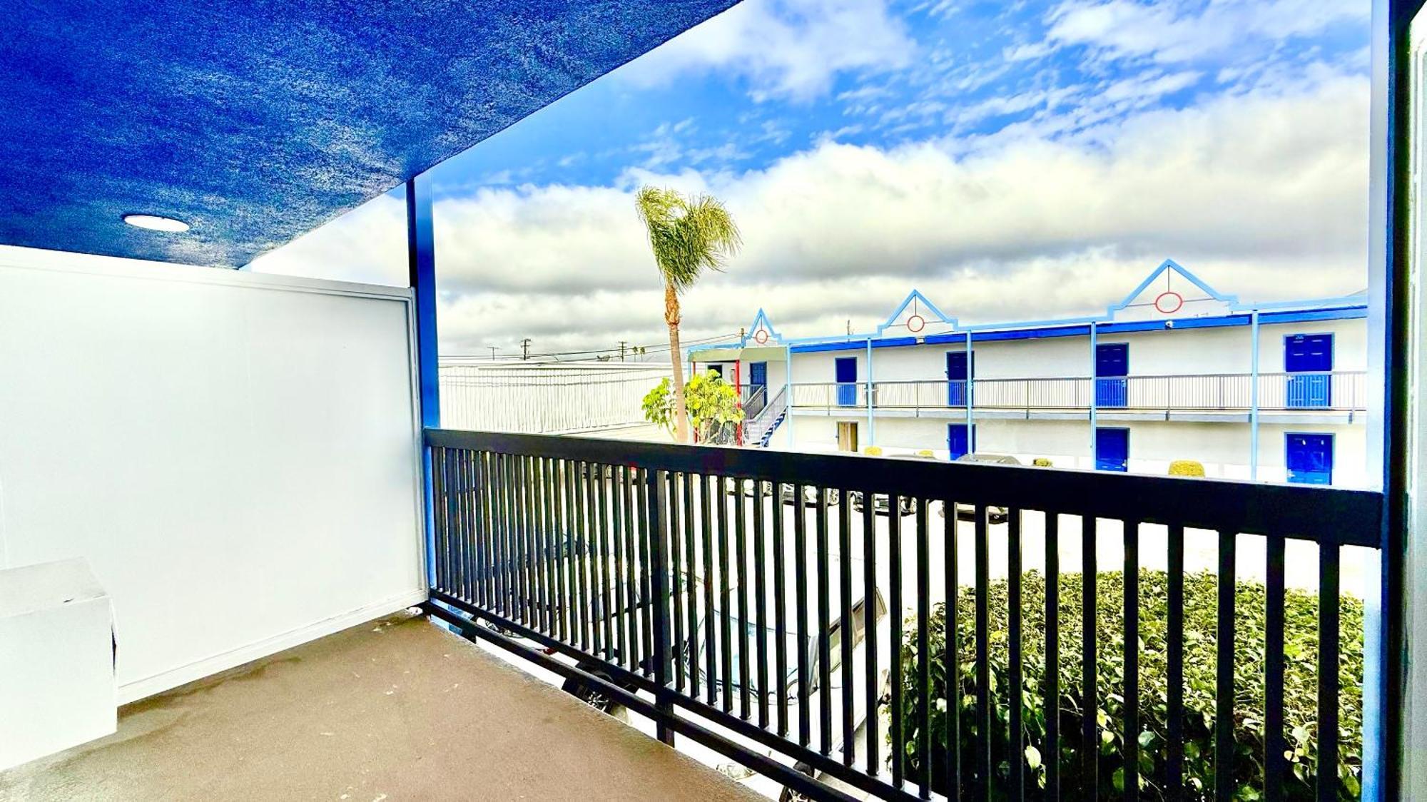 Days Inn By Wyndham Los Angeles Lax/Venicebch/Marina Delray Инглвуд Экстерьер фото