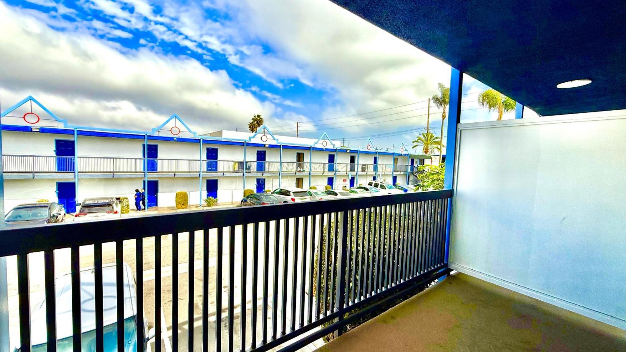 Days Inn By Wyndham Los Angeles Lax/Venicebch/Marina Delray Инглвуд Экстерьер фото